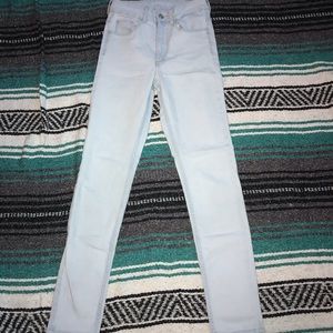 High waisted light wash H&M skinny jeans